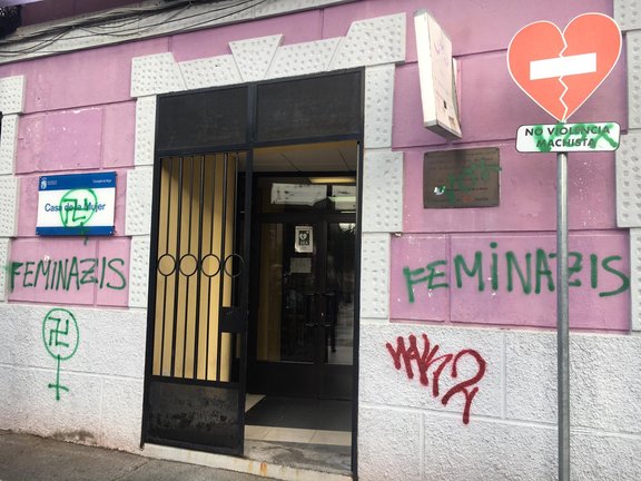 Casa de la Mujer de Fuelabrada con pintadas contra el feminismo. FOTO: @igualdadpsoem