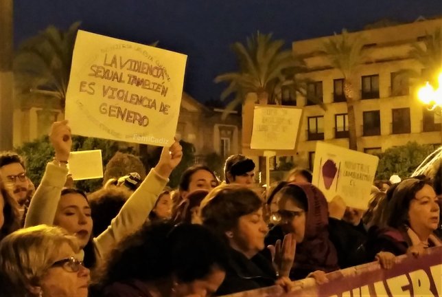 Manifestación en Jerez por el 25N. FOTO: MJROMERO